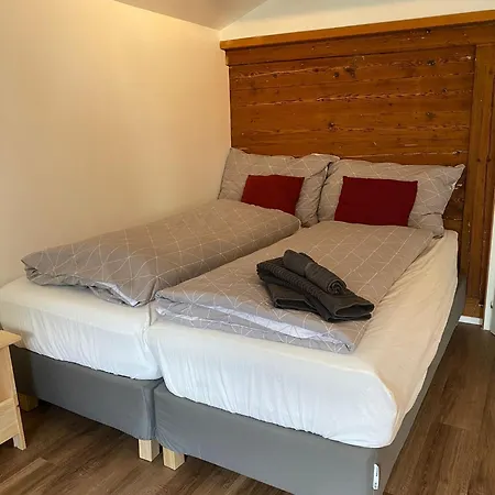 With Aircon * Entrelagos